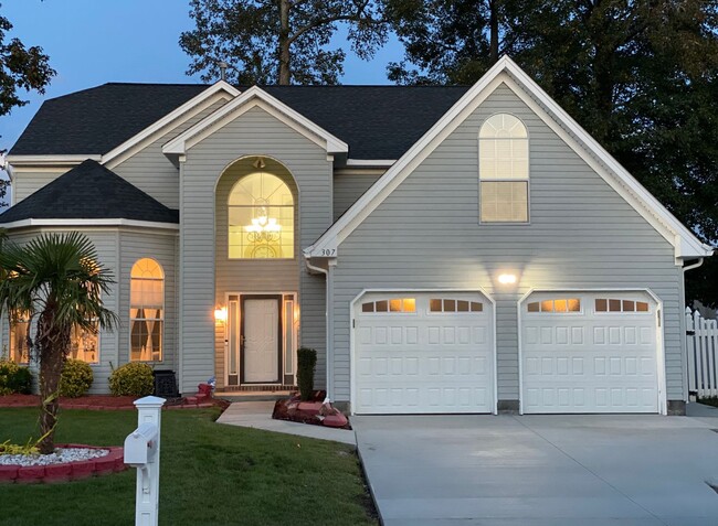 Building Photo - Beautiful 5 bedroom home in Grassfield Are...