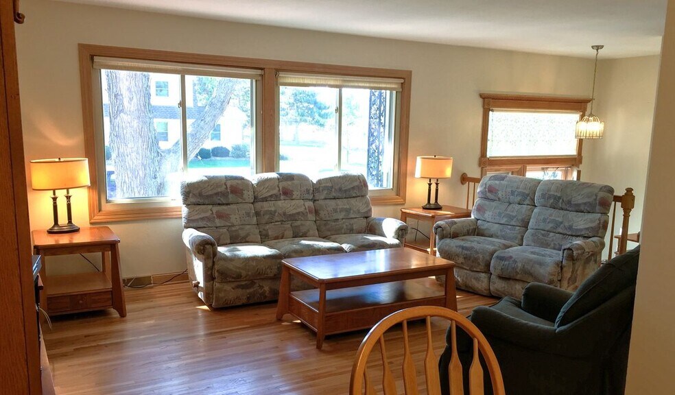 Building Photo - 2571 Crown Hill Ct