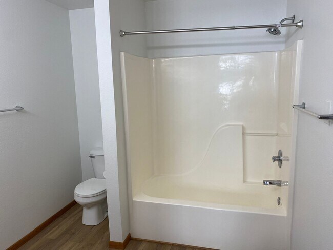 Building Photo - Beautiful 3 Bedroom Single Family Home in ...