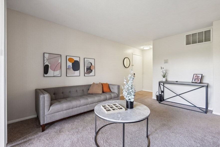 Primary Photo - 140 Antelope Way