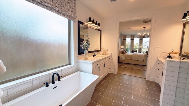 Building Photo - 5603 Logan Ridge Ln