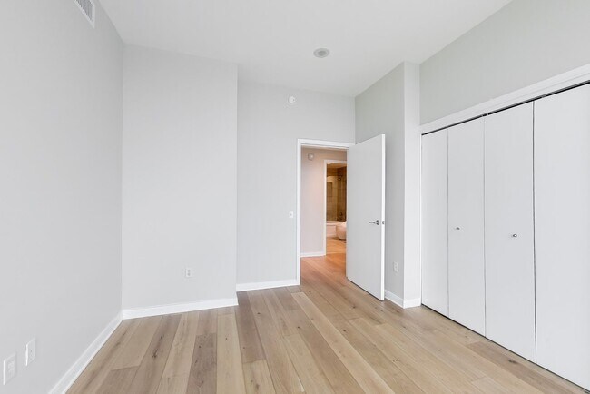 Building Photo - Luxury High-Rise Living | Stunning Bay Bridge Views from the 31st Floor