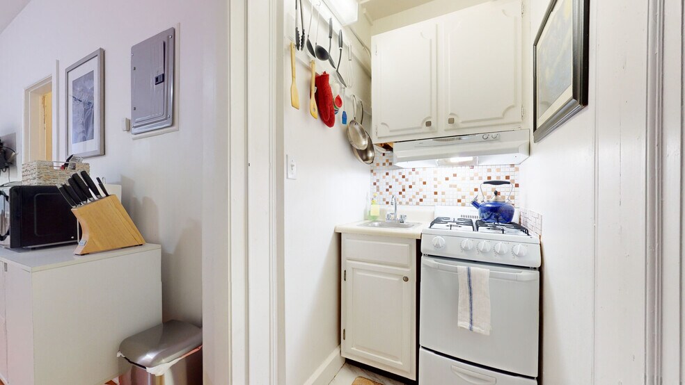 Building Photo - 1253 Beacon St