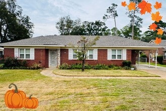 Building Photo - Charming 3 Bedroom / 1 Bath Home with Orig...