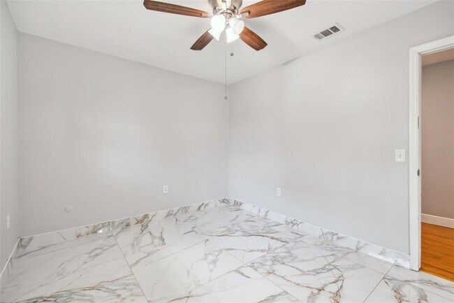 Building Photo - 1302 Brandonwood Dr