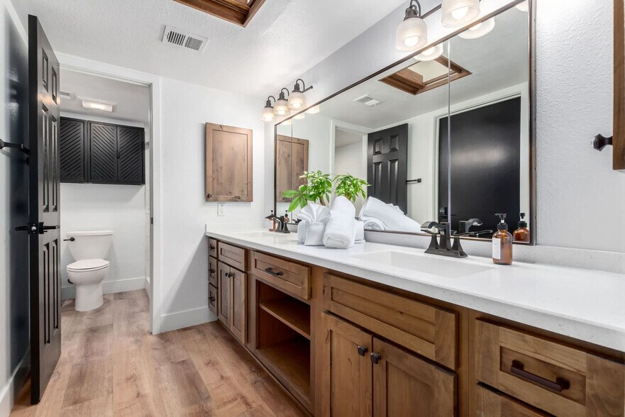Building Photo - 7730 E Buena Terra Way