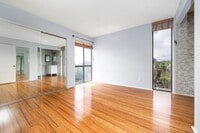 Building Photo - Corner unit with views!
