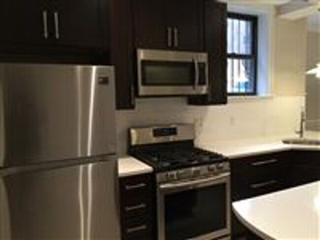 Building Photo - Garden Level Unit. No Brokers Fee, No Security Deposit, Heat and Hot Water Included, Elevator, La...
