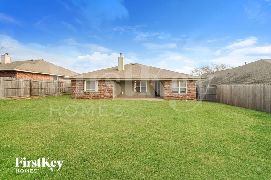 Building Photo - 1501 Meadow Run Dr