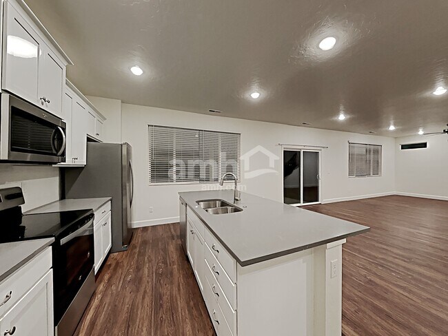 Building Photo - 9446 W Hiden Stream St