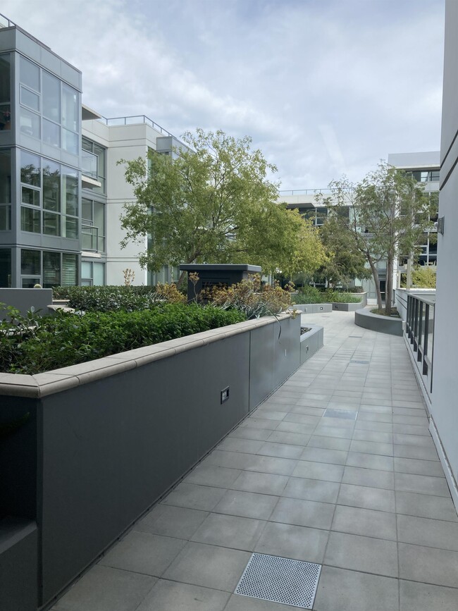 Building Photo - 420 Mission Bay Blvd North
