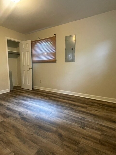 Building Photo - 2-bedroom 1 Bathroom