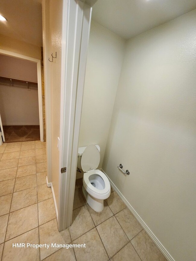 Building Photo - 2 bed 2.5 bath condominium at Lake at Waln...