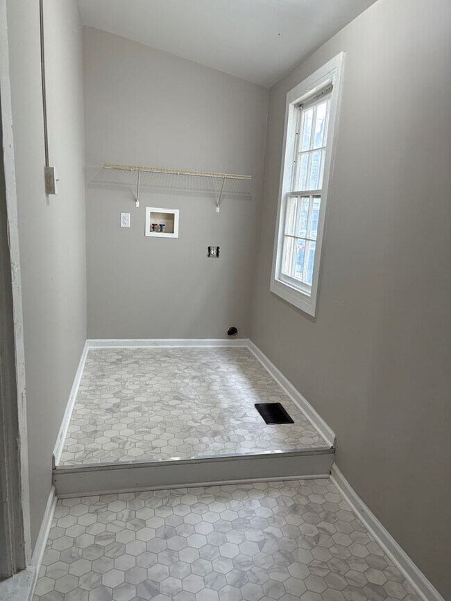 Building Photo - COMING SOON! 3 bedroom 1 bathroom Single Family Home!