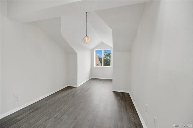 Building Photo - 1424 Outlook Ave