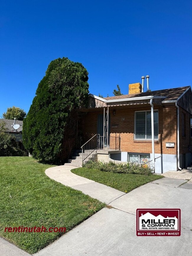 Building Photo - Cute 2 bedroom Duplex For Rent!!