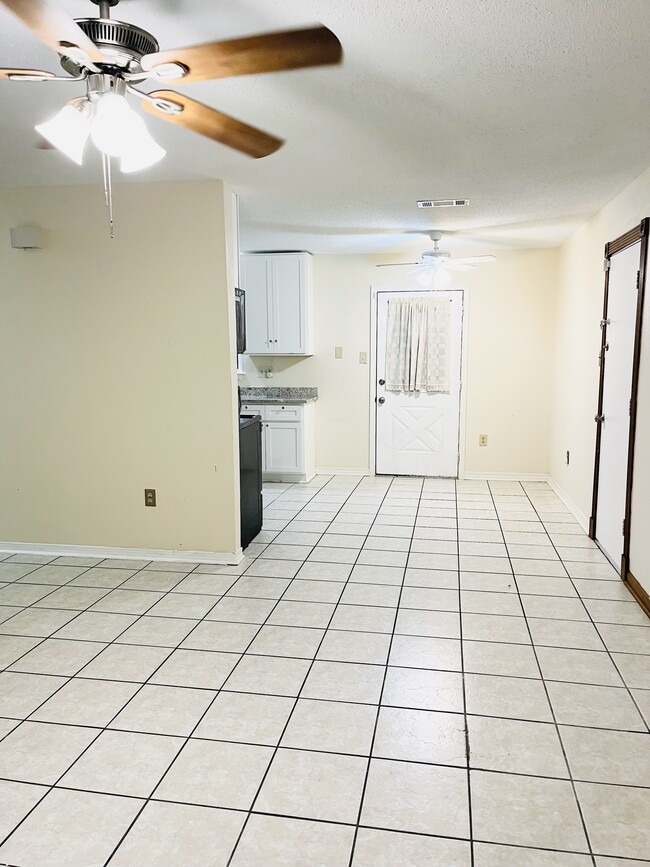 Building Photo - 1534 Delta Dr