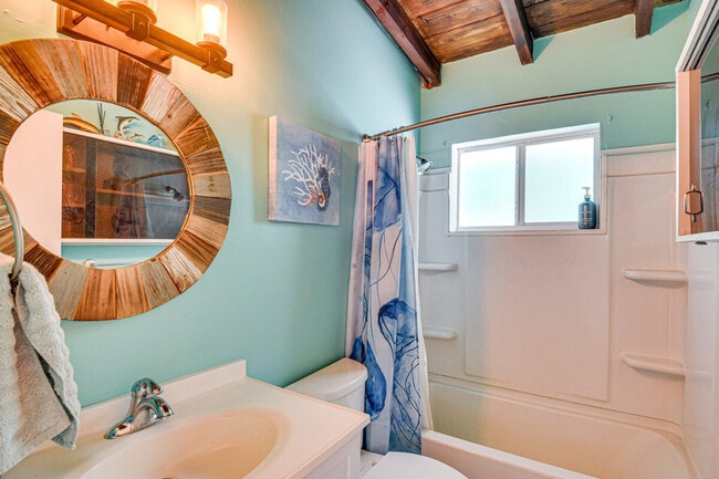 Building Photo - 103 Essex Dr