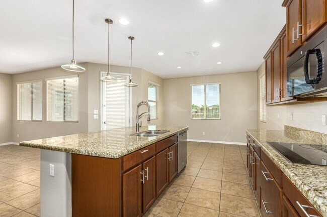 Building Photo - Beautiful 4 bedroom 2.5 bathroom home with large open floorplan in Queen Creek!