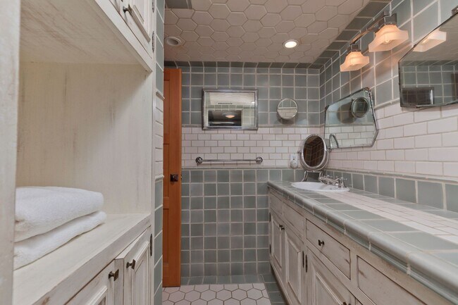 Building Photo - Winter Rental – $18,500/month (5/6-Month Lease)