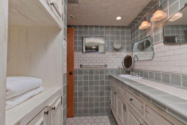 Building Photo - Winter Rental – $18,500/month (6-Month Lease)