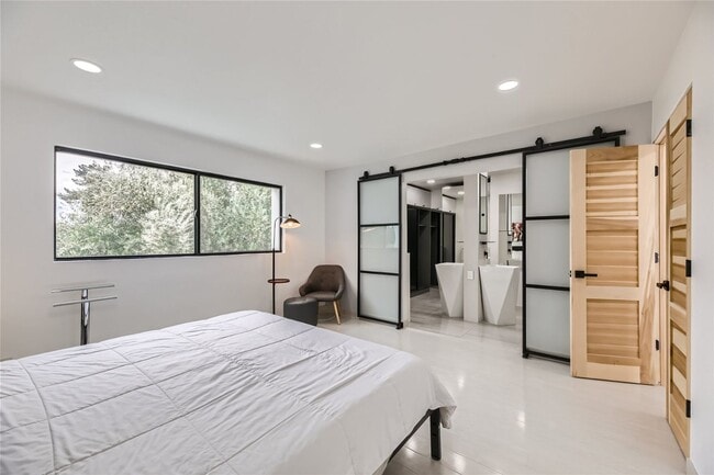 Building Photo - Golf Course Views from LVCC home