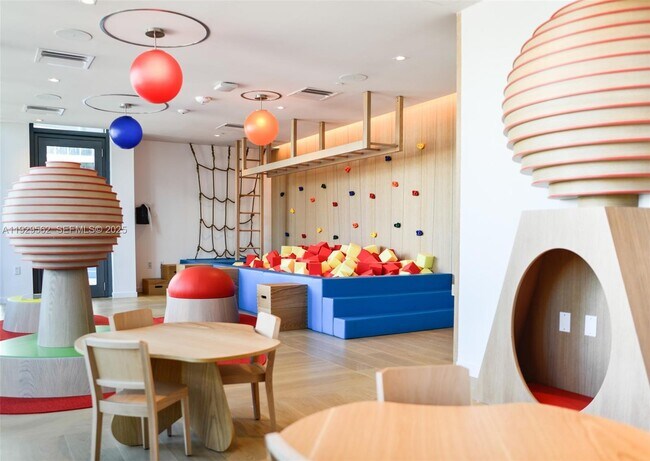 Building Photo - 1000 Brickell Plaza