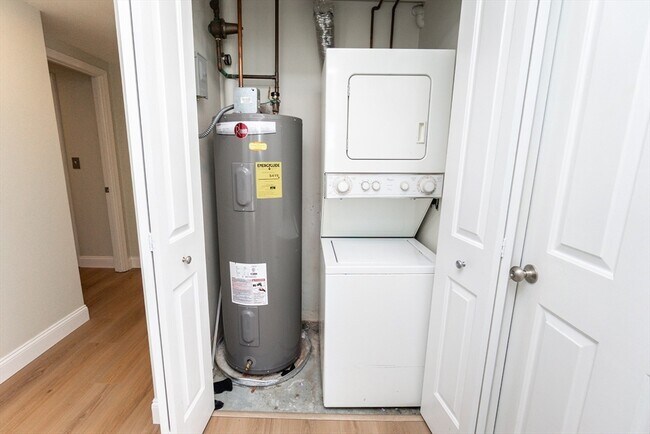 Building Photo - 12-12 Museum Way