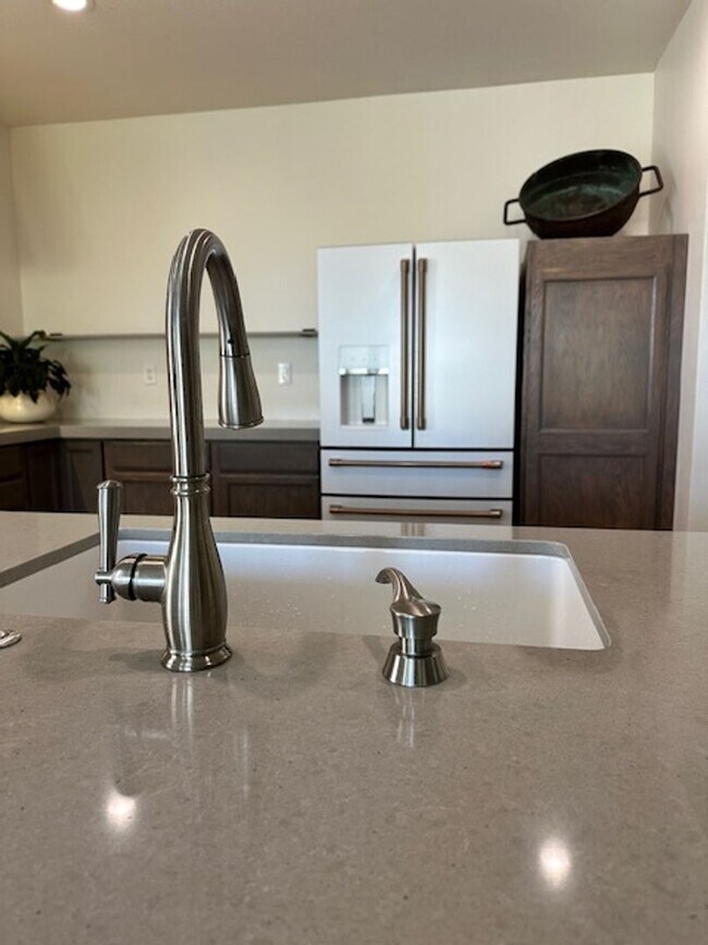 Building Photo - Active Senior Community for 55 and oldaer! Located in beautiful Sun City, Roseville.