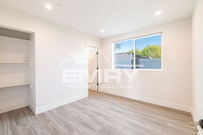 Building Photo - Student Accommodation Los Angeles CA 90018