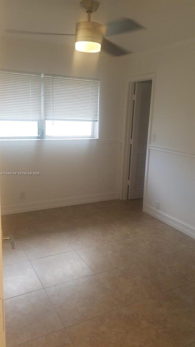 Building Photo - 3000 NW 5th Terrace