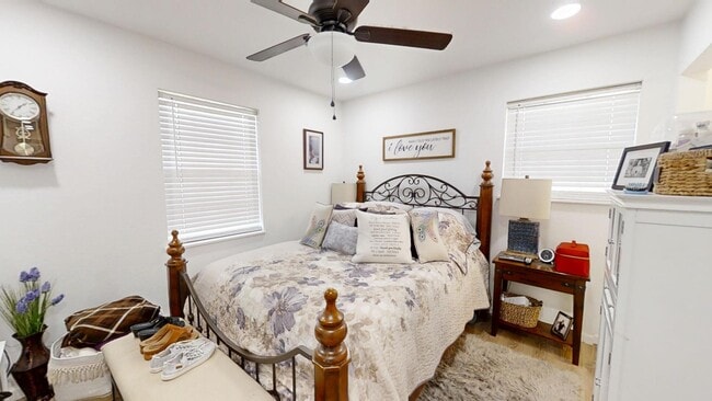 Building Photo - 1202 Sunshine Dr