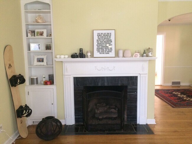 Building Photo - Spacious 3 Bedroom Home with Central Air in University Heights!