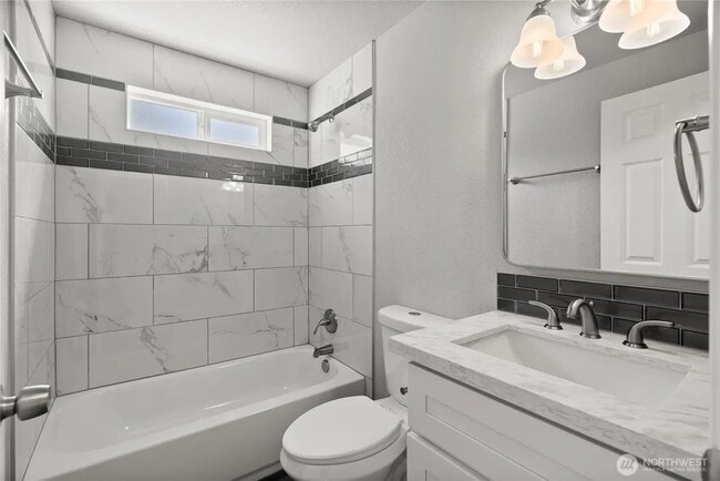 Building Photo - 502 Tullis St NE