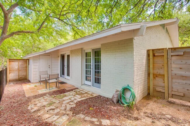 Building Photo - 2300 Trailside Dr