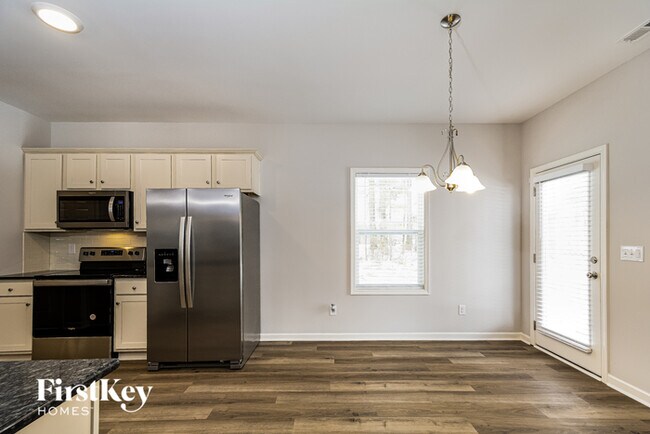 Building Photo - 135 Hillview Dr