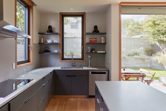 Building Photo - 76 Holworthy St