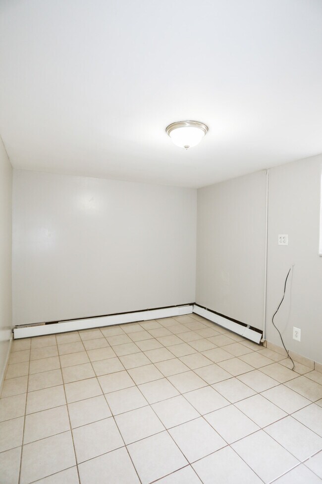 Building Photo - 1658 W Pratt Blvd