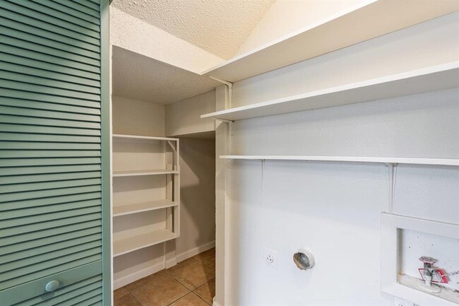 Building Photo - 5802 Belmoor Dr