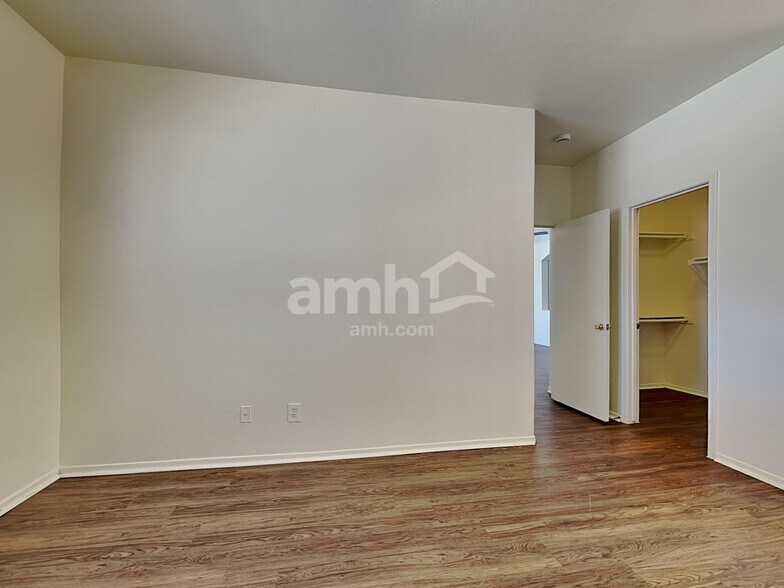 Building Photo - 11170 W Almeria Rd