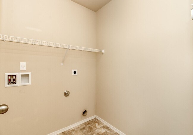 Building Photo - 1360 Sinclair Dr