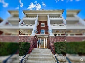 Building Photo - 307 E 43rd St