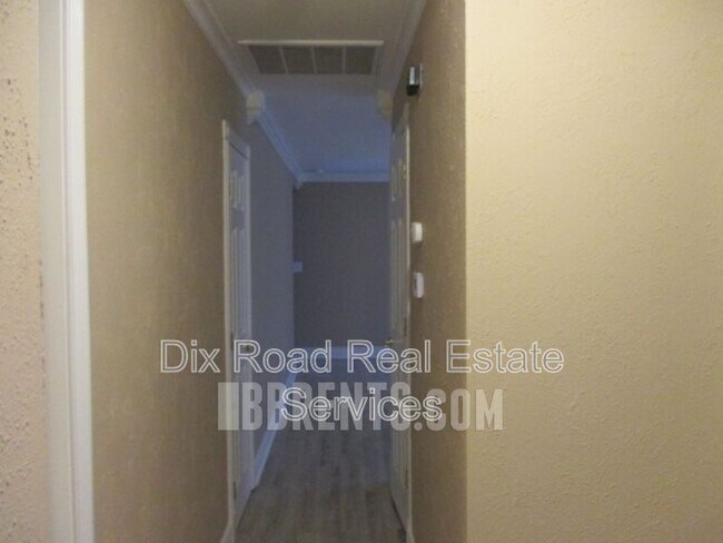 Building Photo - 530 Unger Ave