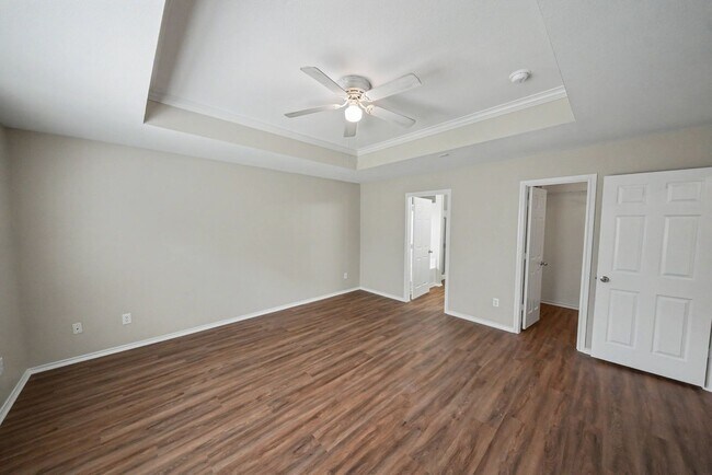 Building Photo - 11114 Hillsdale Loop