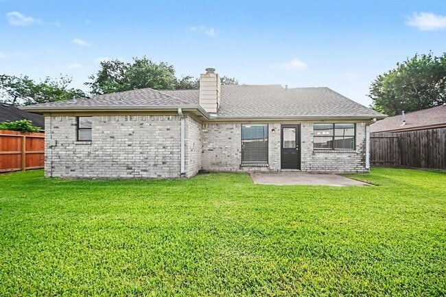 Building Photo - 1227 Mission Dr