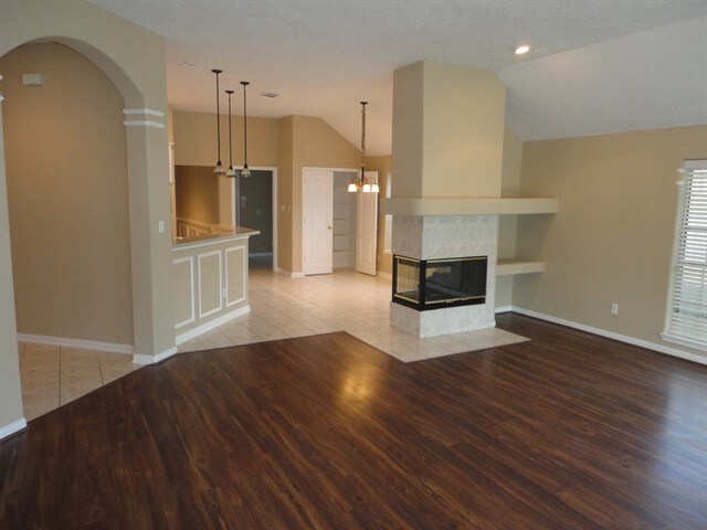 Building Photo - 17302 Lonesome Dove Trl