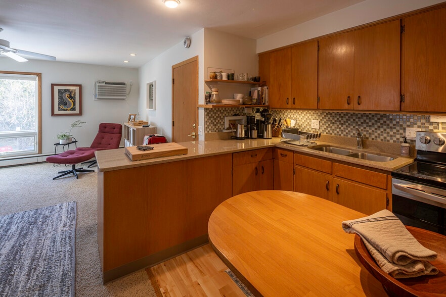 Building Photo - 2802 Arbor Dr