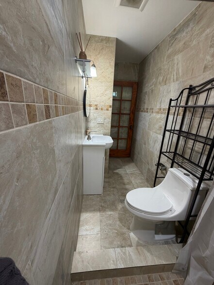 Building Photo - 22972 Crespi St