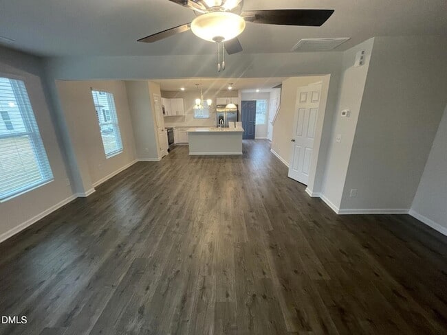 Building Photo - 1011 Peony Ln