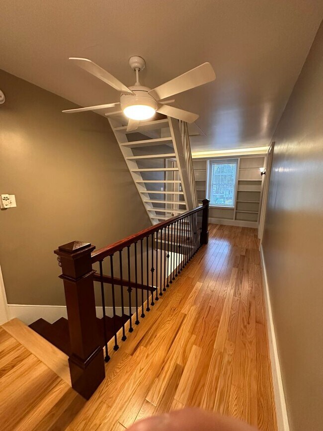 Building Photo - LARGE THREE BEDROOM HOME - AVAILABLE JUNE 1st, 2026